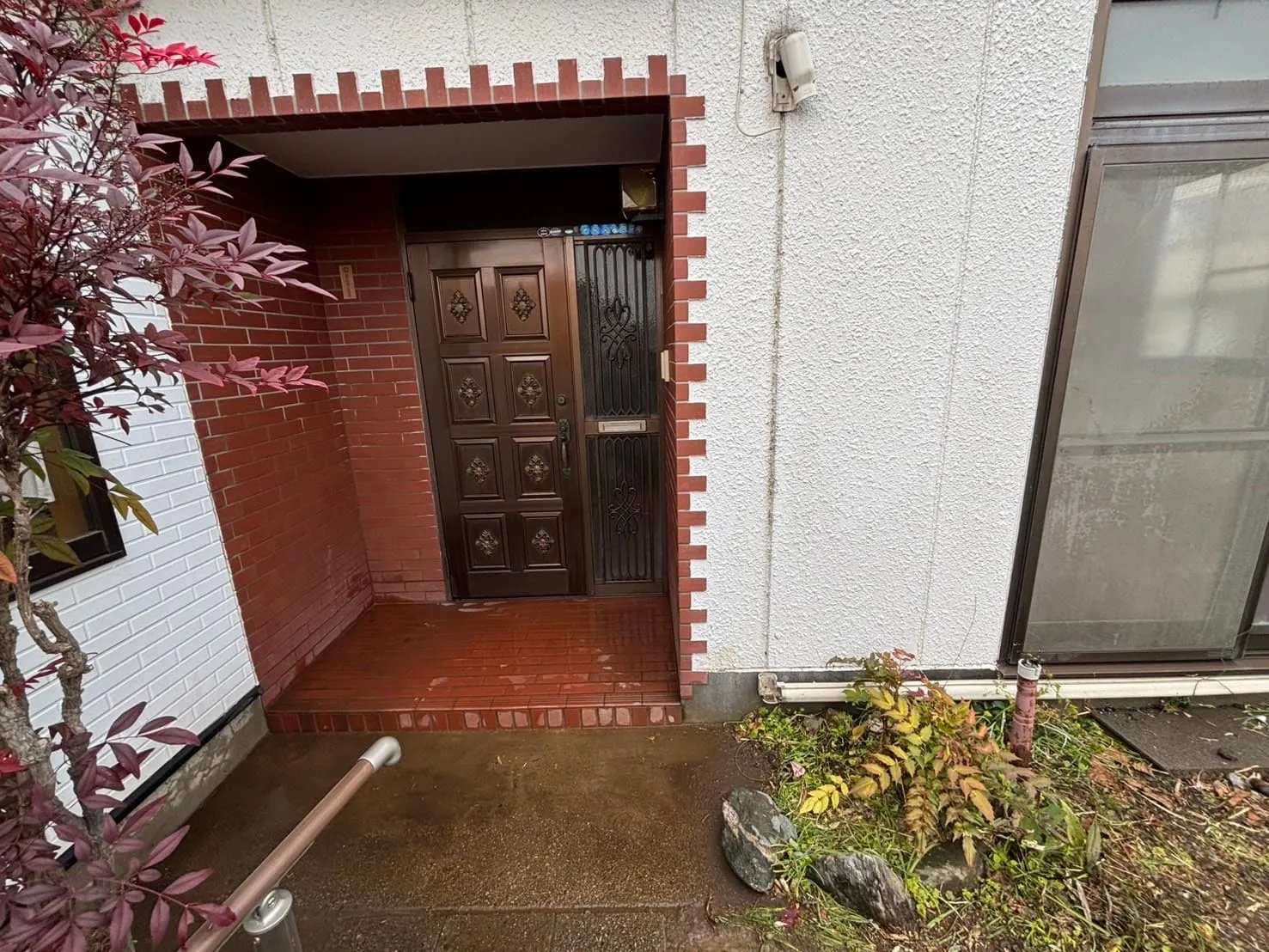 埼玉県春日部市の残置物回収玄関アーチ