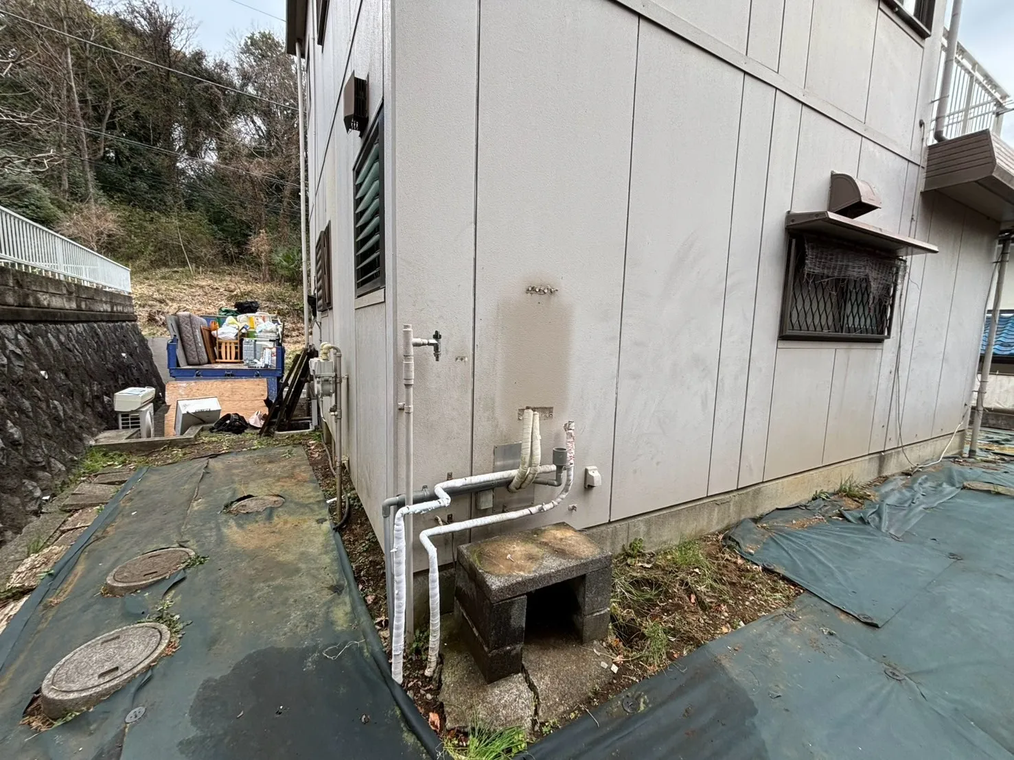 町田市残置物撤去後の建物周辺