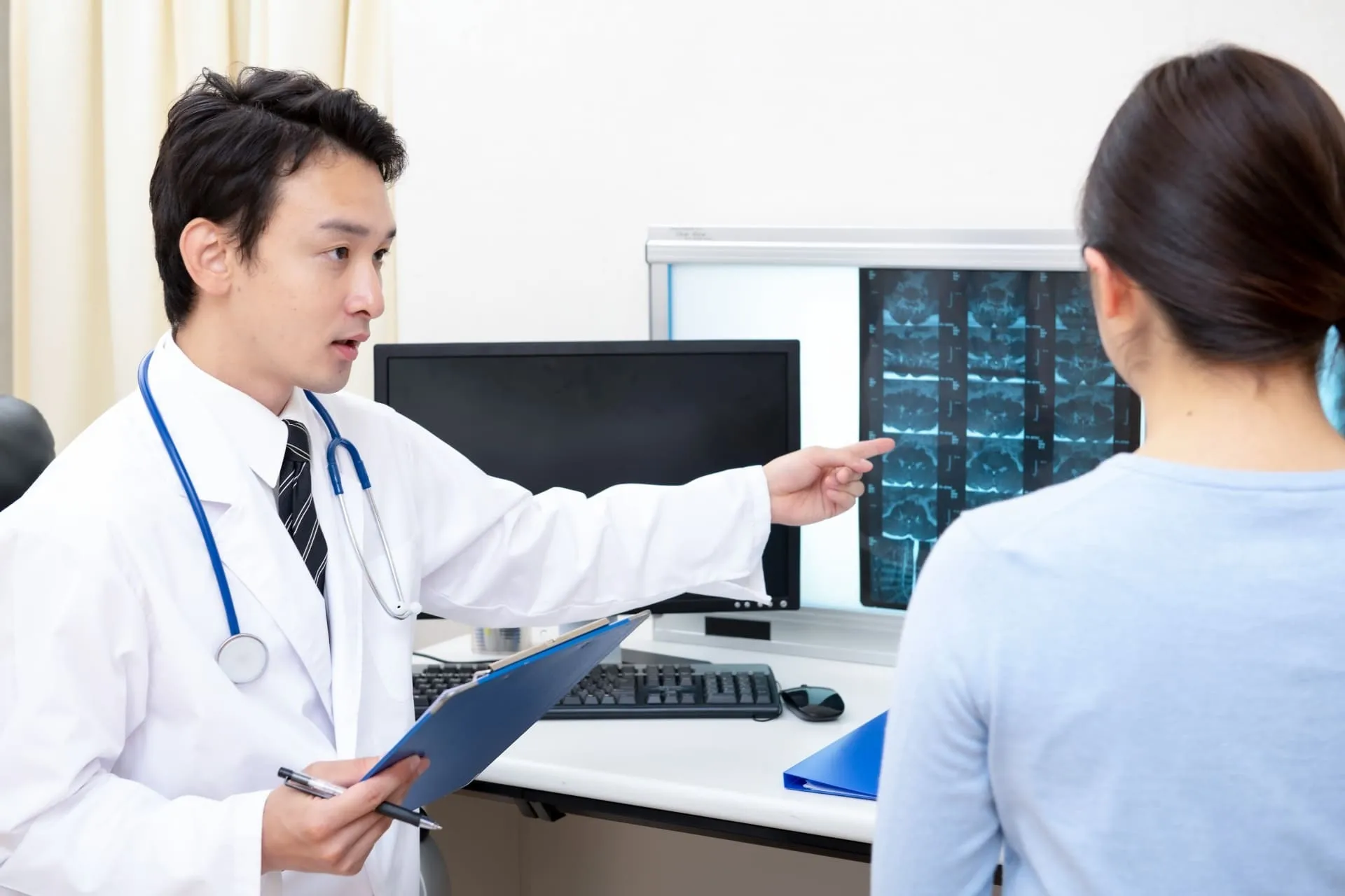 ゴミ屋敷に影響のある精神病を説明する医師