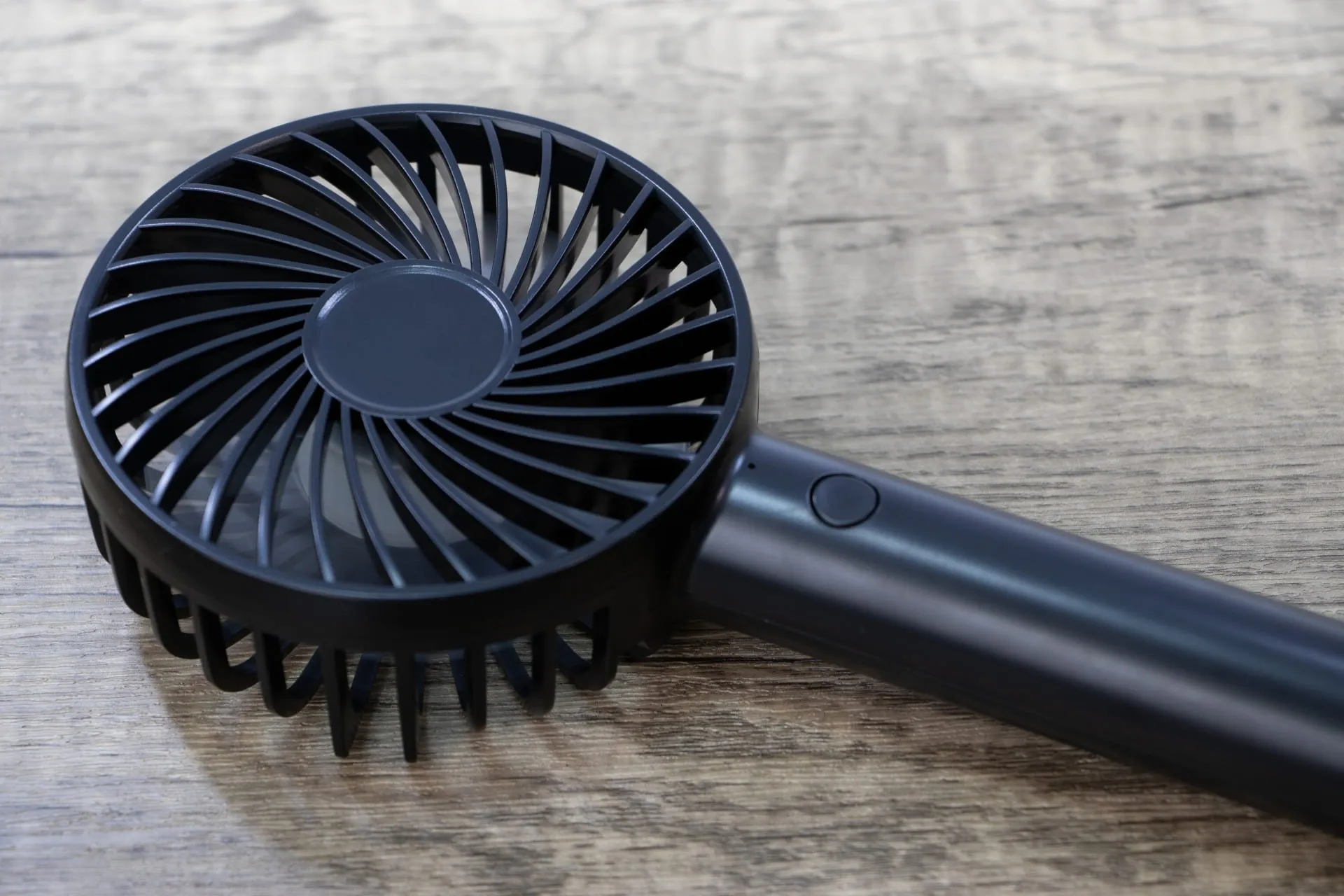 ハンディファンの捨て方は?リチウムイオン電池の処分注意点と回収方法