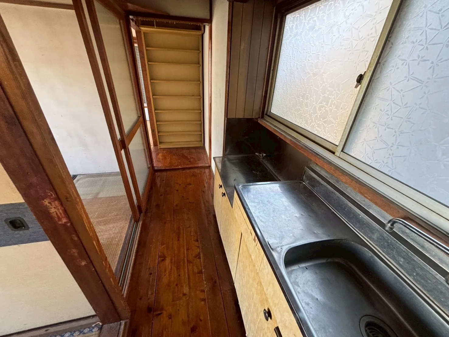 練馬区の残置物撤去した後のキッチン