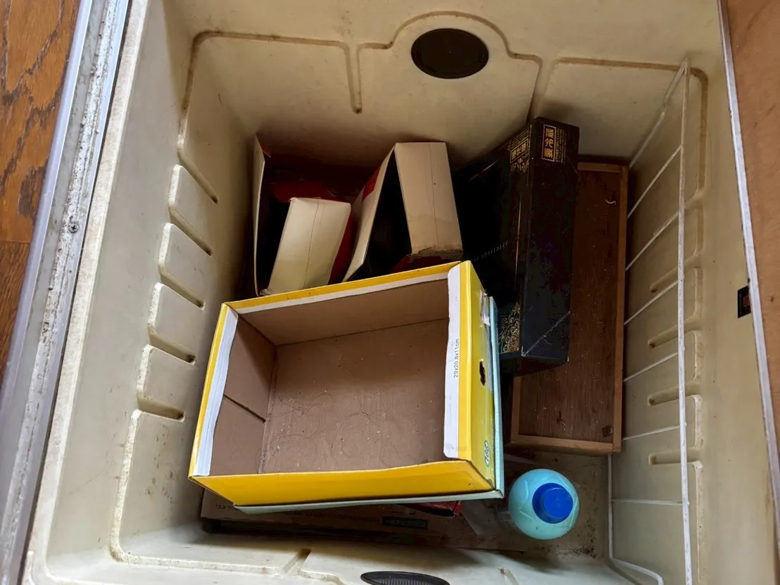 練馬区でキッチンの残置物撤去をする写真