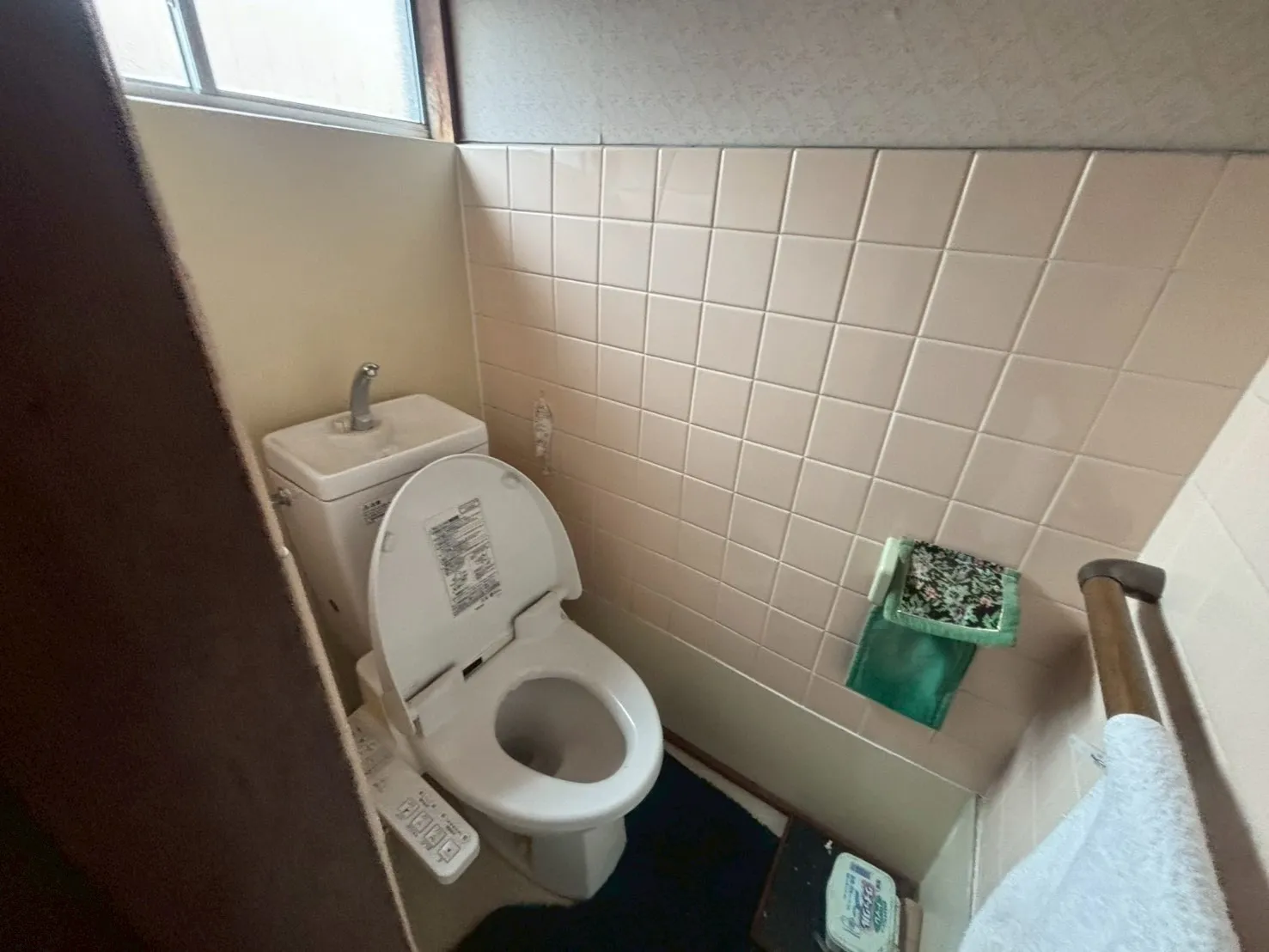 練馬区の残置物撤去する前のトイレ