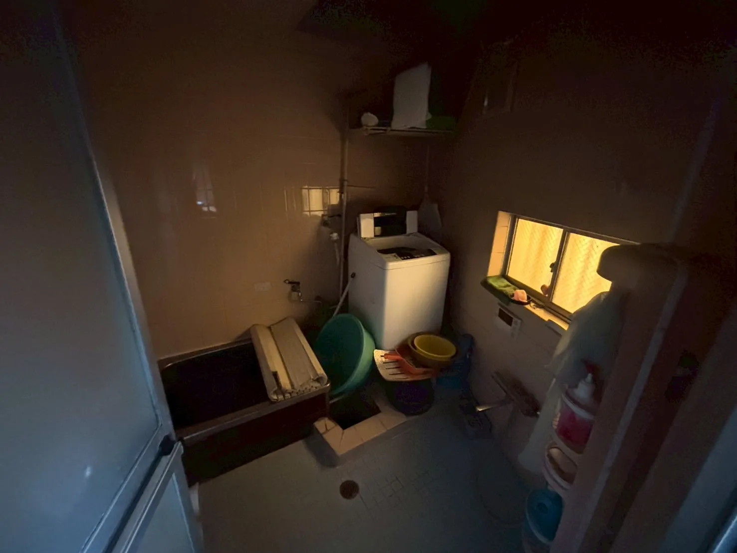 練馬区の残置物撤去する前のトイレ