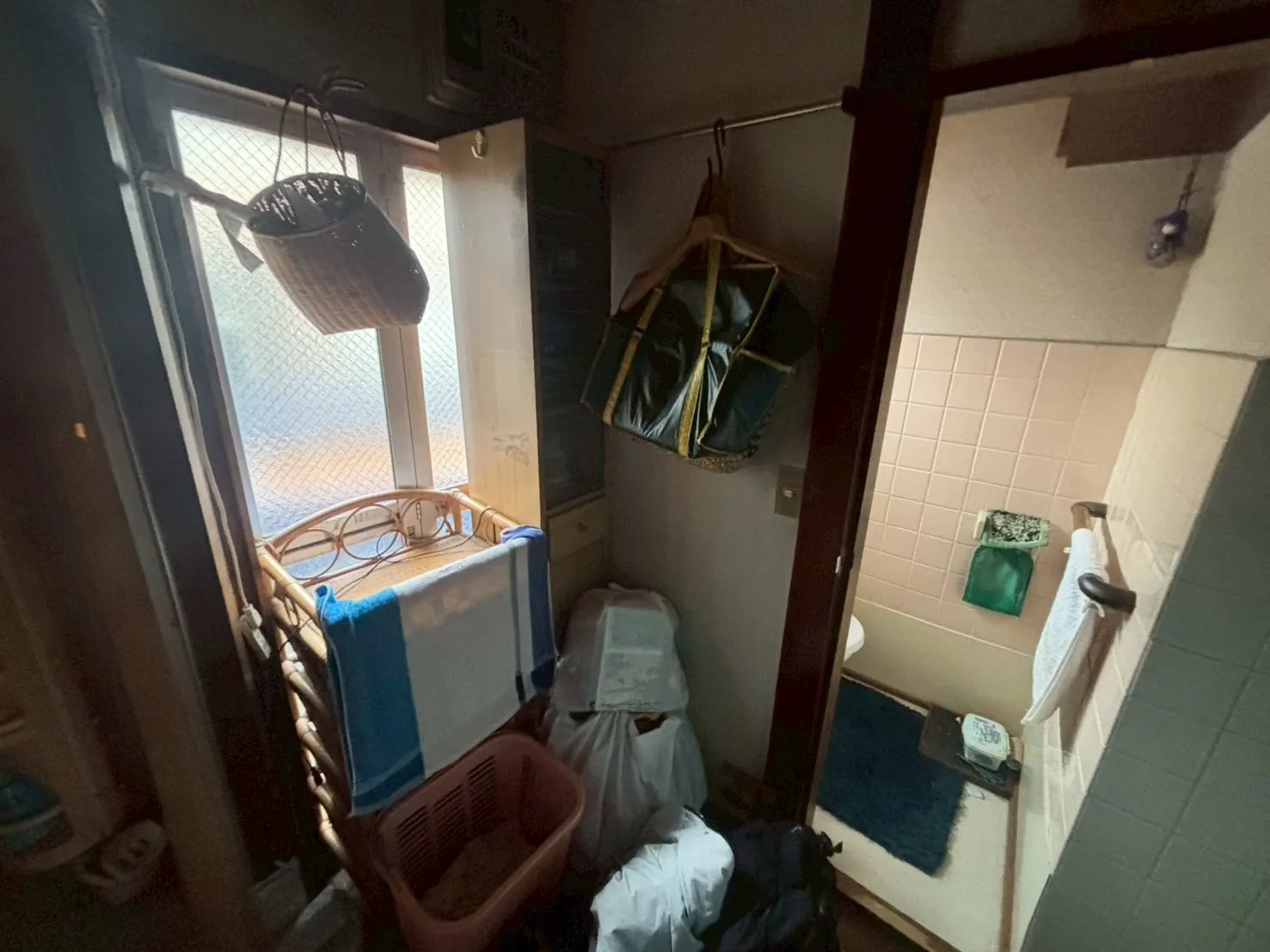 練馬区の残置物撤去する前のトイレ