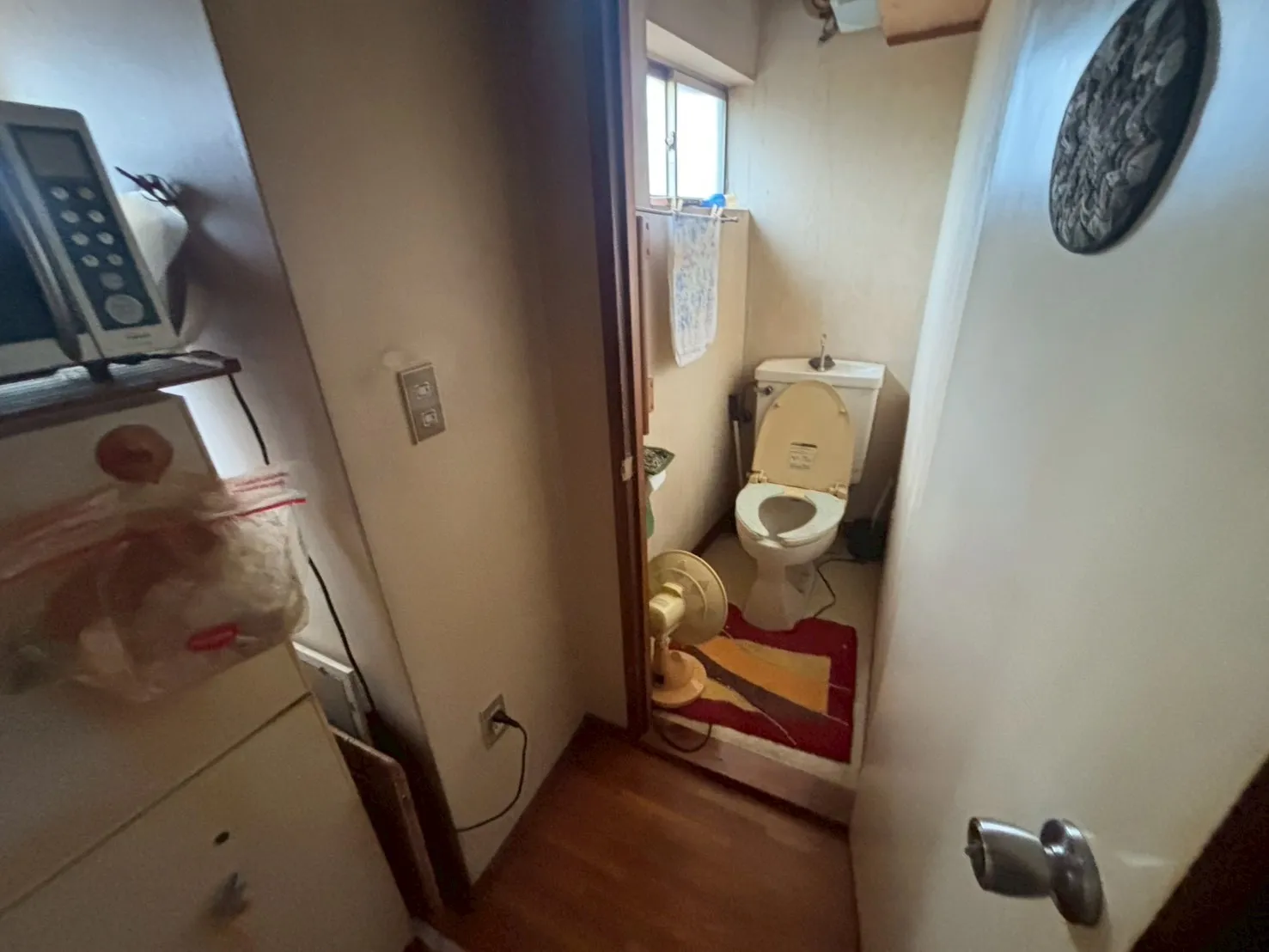 練馬区の残置物撤去する前のトイレ