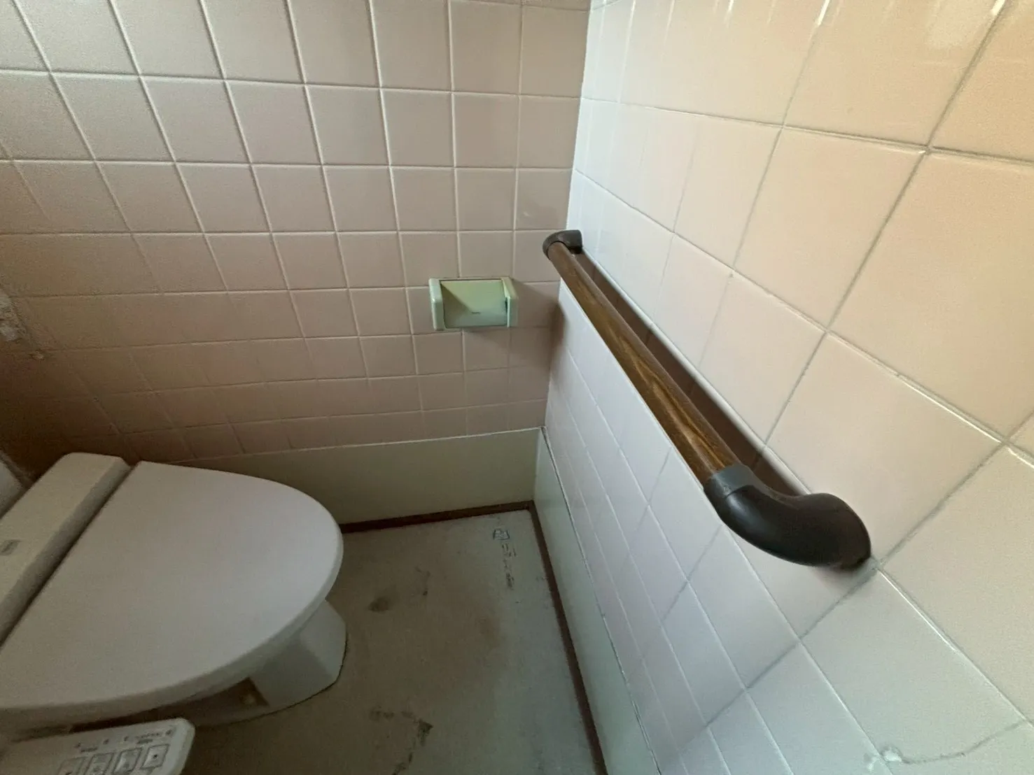 練馬区の残置物撤去した後のトイレ