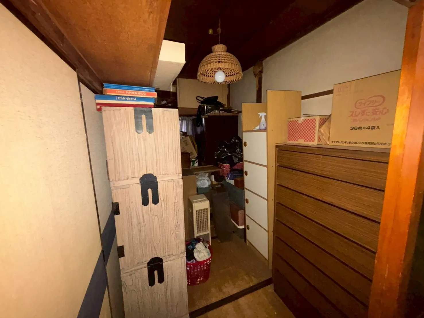練馬区の残置物を撤去する前の部屋