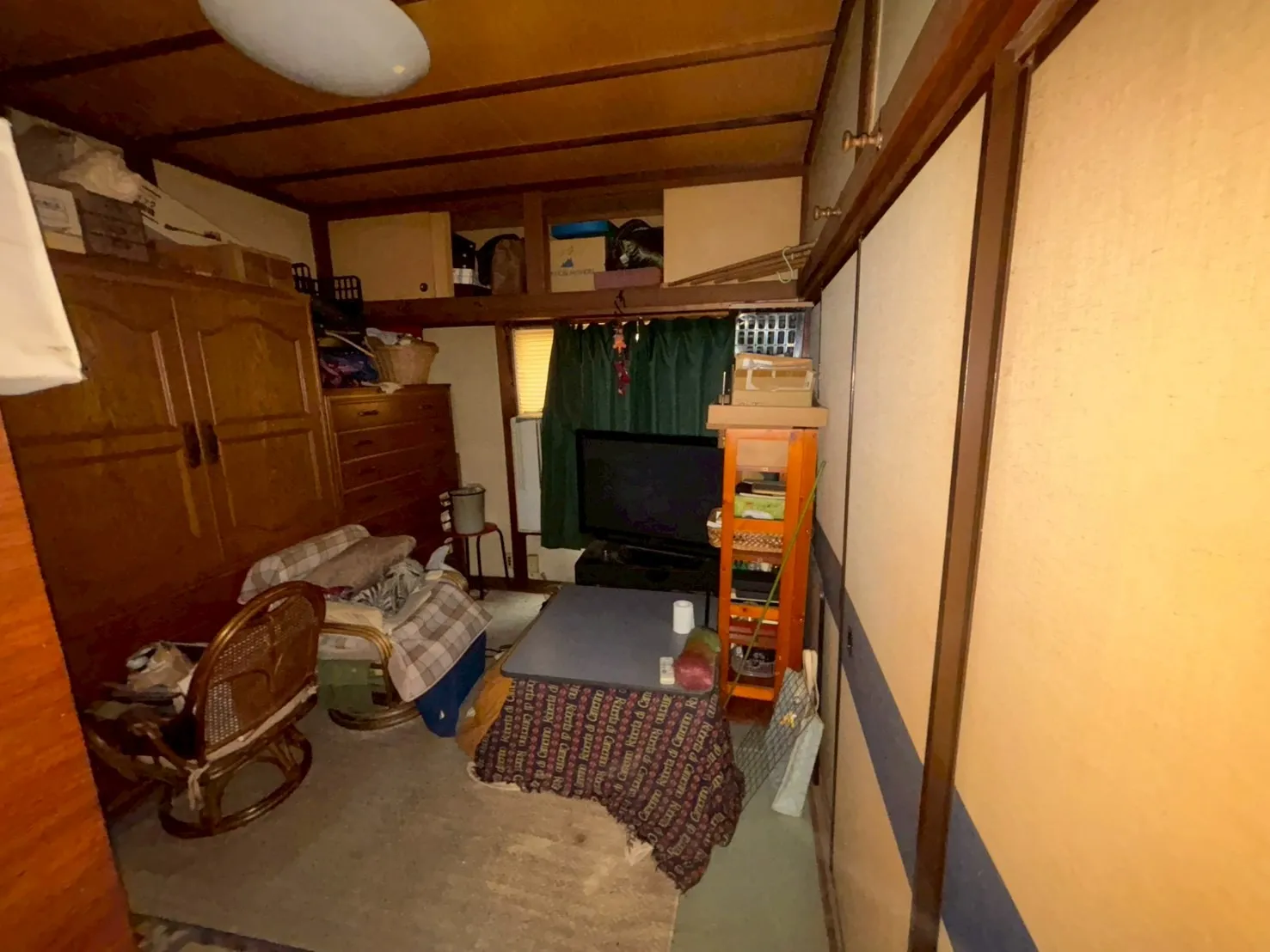 練馬区の残置物を撤去する前の部屋