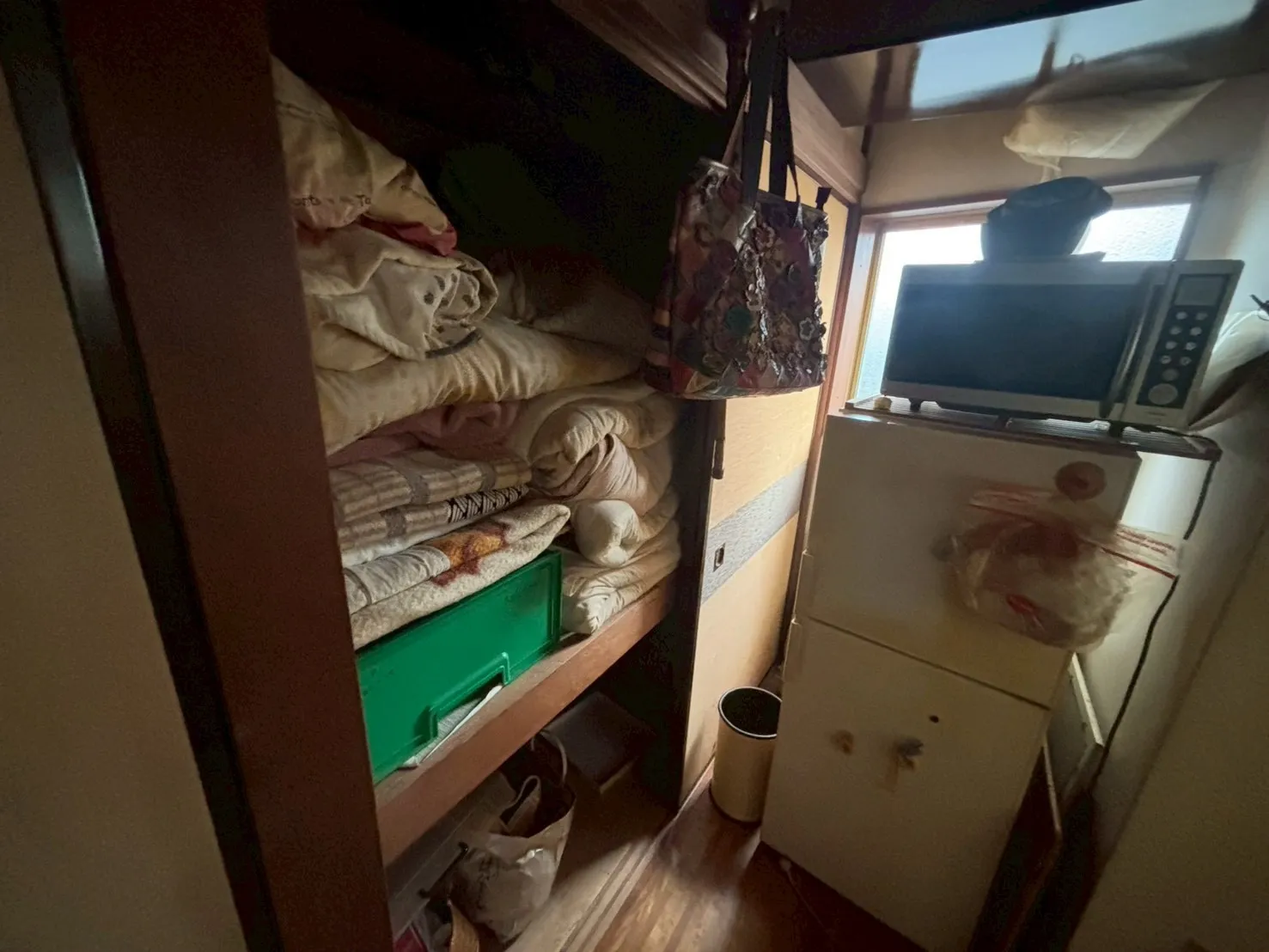 練馬区の残置物を撤去する前の部屋