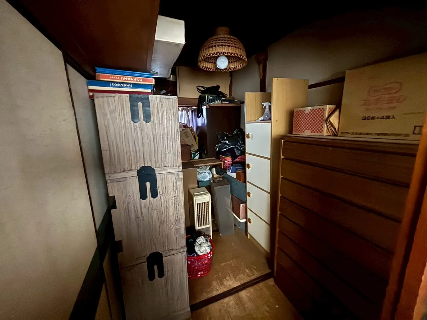 練馬区の残置物を撤去する前の部屋