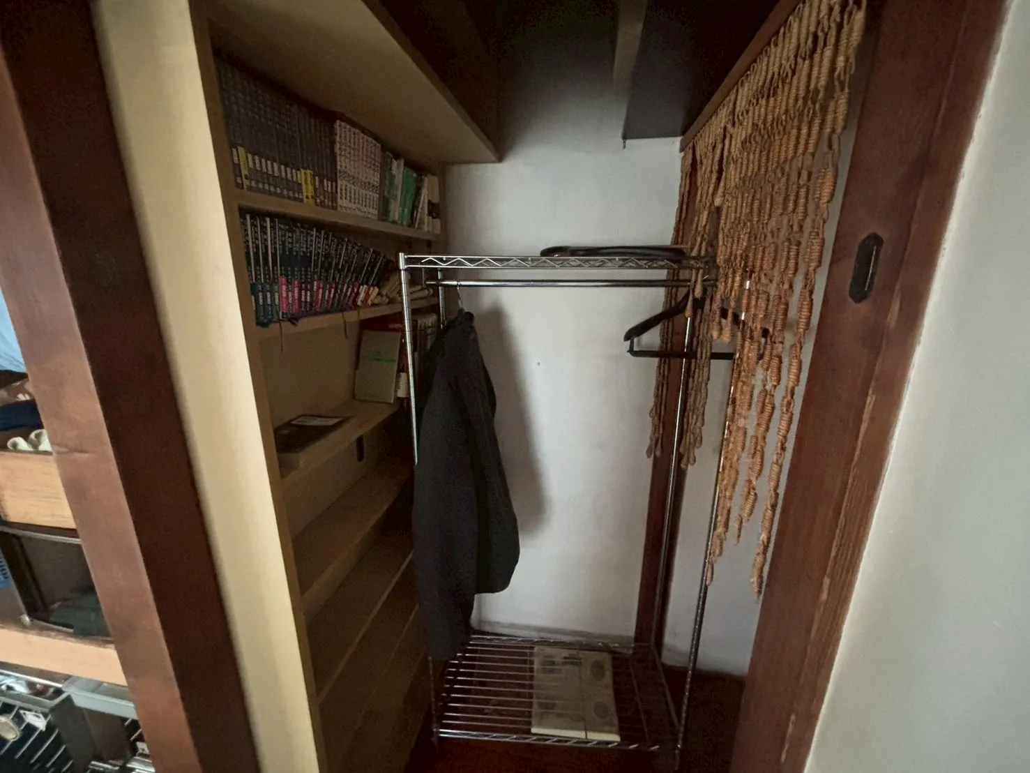 練馬区の残置物を撤去する前の部屋