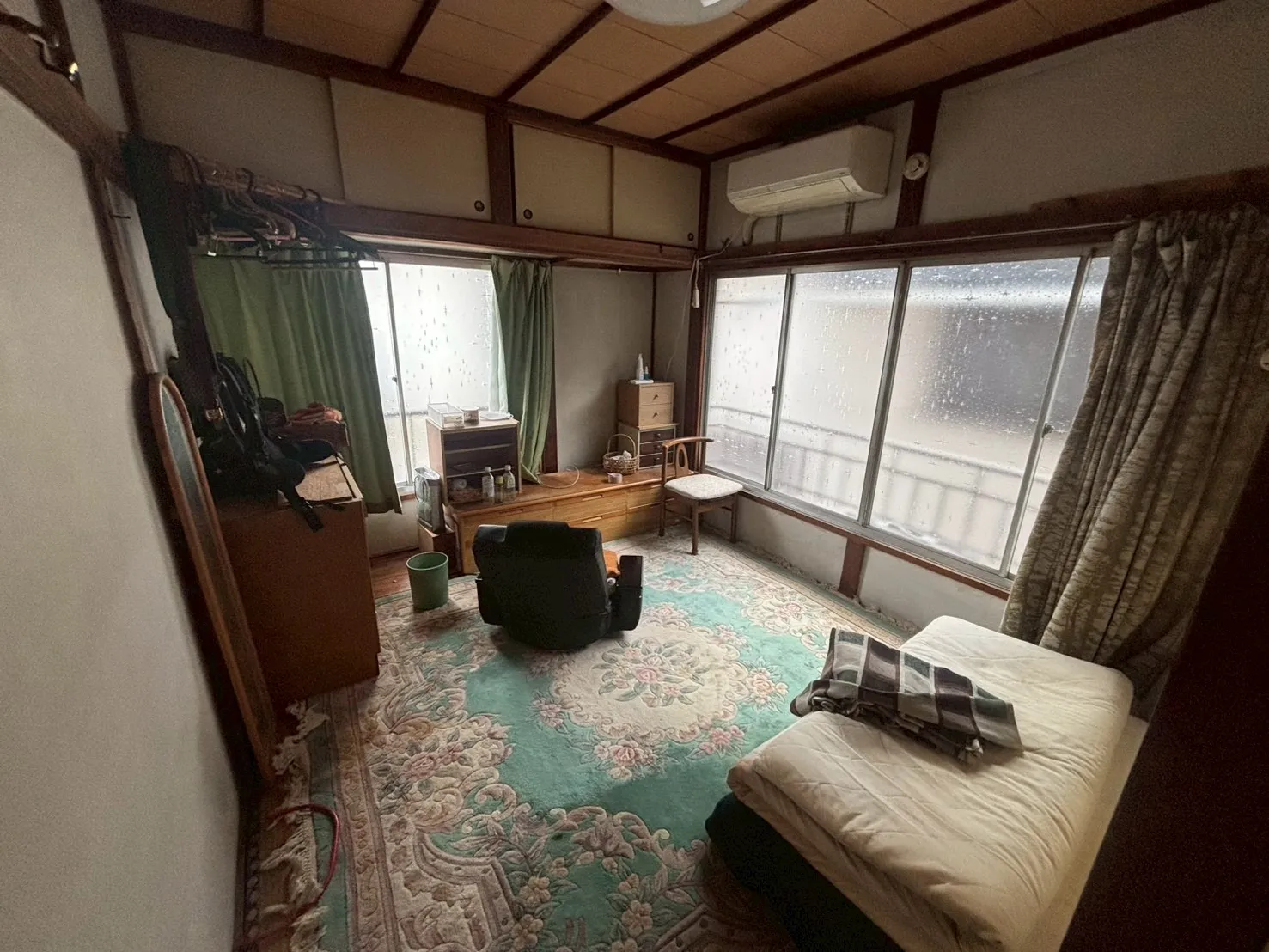 練馬区の残置物を撤去する前の部屋