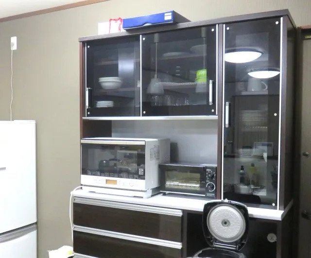 府中市で食器棚を廃棄する方法｜費用相場と安く処分するコツ