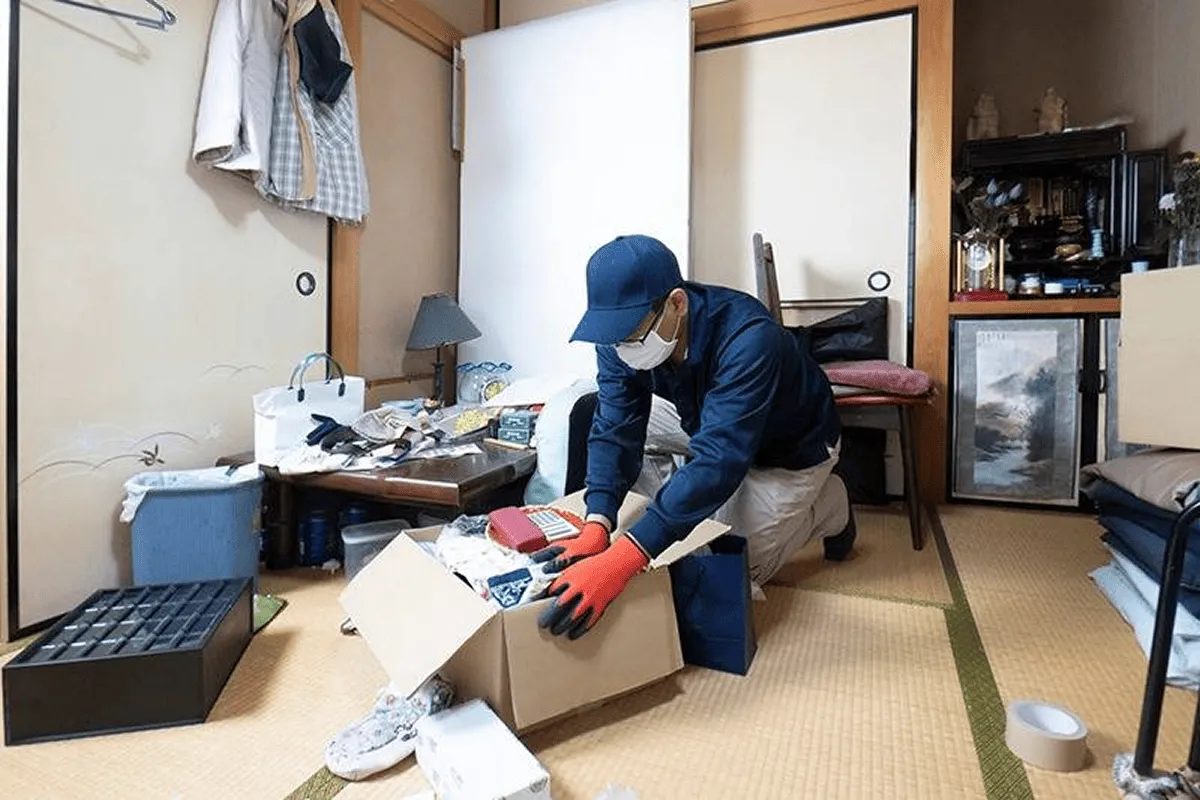 残置物撤去時の不用品仕分け作業